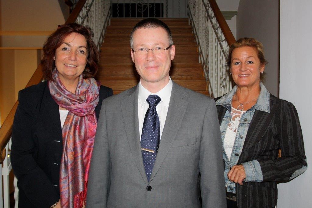 v.l.n.r. Claudia Schlottmann, Jörg Brandenburg, Marion Buschmann v.l.n.r. Claudia Schlottmann, Jörg Brandenburg, Marion Buschmann